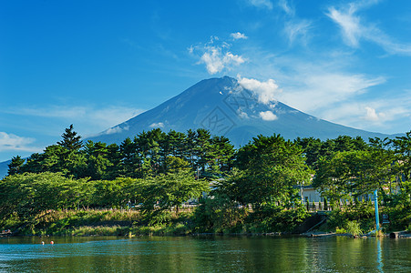 藤藤山绿色旅行火山公园假期公吨树木顶峰白色字法图片