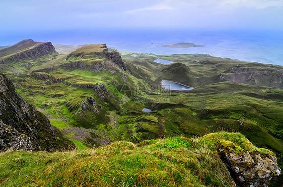苏格兰高地绿色Quiraing海岸线的风景图图片