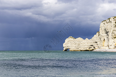 法国北岸沿岸地区地质学宽慰土地石头暴风云假期荒野卵石海岸海浪图片