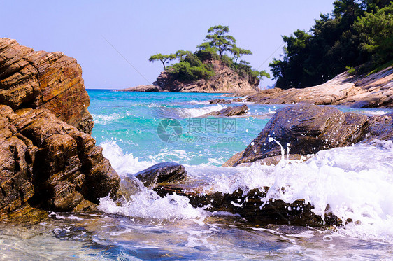 水和石头场景海岸线戏剧性钓鱼摄影天空海洋海浪蓝色美丽图片