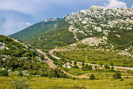 Velebit山 Prezid通过绿地图片