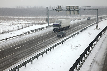 雪地高速公路车道沥青车辆后勤货车路线速度运动卡车运输图片