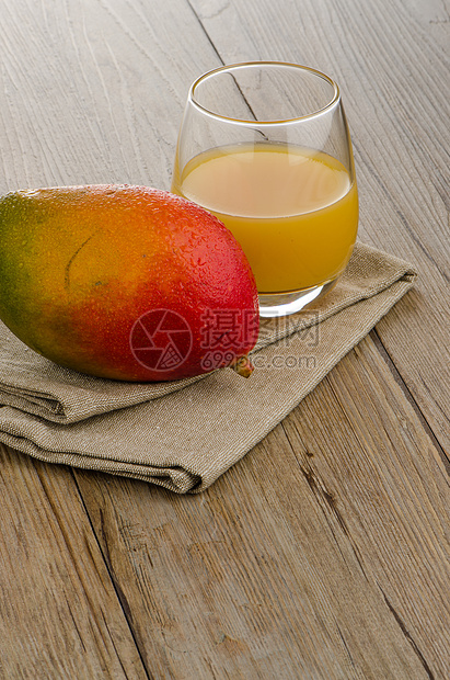 新鲜芒果汁服务异国水壶甜点液体果汁水果橙子奶油状黄色图片