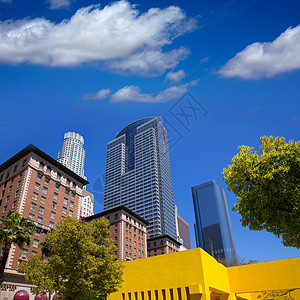 LA 洛杉矶市中心Pershing广场棕榈树职场天空城市市中心正方形办公室商业地标景观中心背景图片