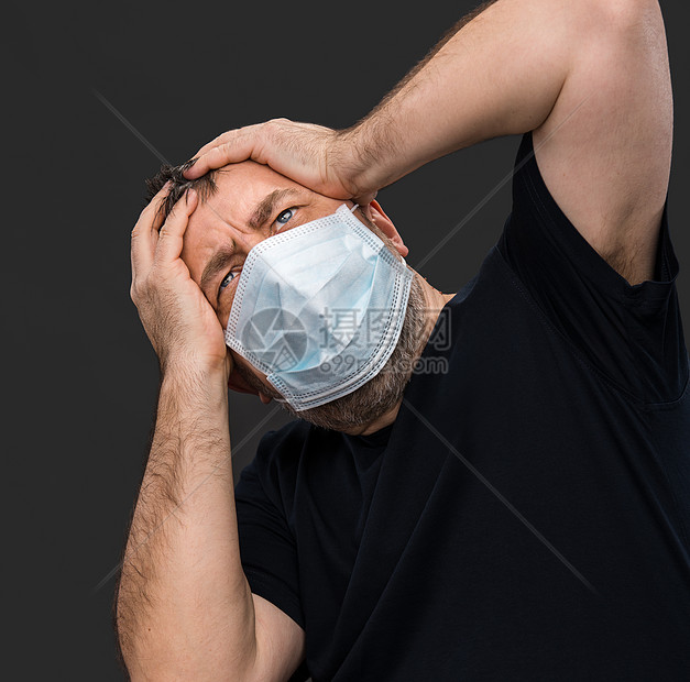 戴医疗面具的有病老人细菌沉思安全警报肺炎流感危害药品危险传染性图片
