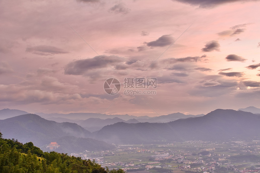 戏剧性日落天际场景牧歌旅行爬坡橙子埔里阳光风景天空图片