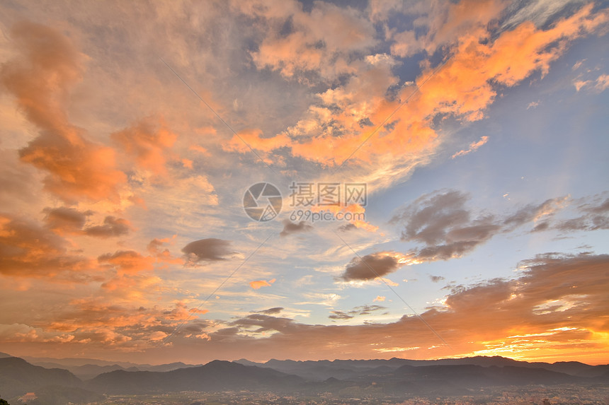 戏剧性日落天空橙子爬坡牧歌旅行埔里晴天天际场景阳光图片