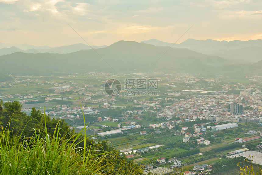 戏剧性日落天际牧歌爬坡场景旅行天空风景晴天阳光埔里图片