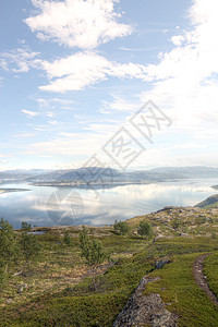 挪威北部地貌景观旅行风景蓝色海岸线海岸港口峡湾晴天山峰全景图片