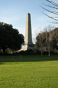 爱尔兰都柏林凤凰公园惠灵顿古迹草原蓝色围墙纪念碑方尖碑天空公爵公园树木绿色图片