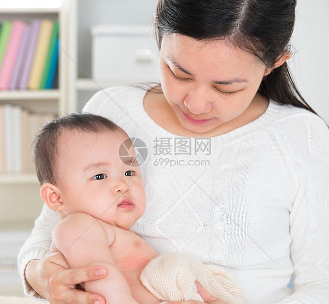 亚洲母亲亲爱亚洲的少女女婴图片