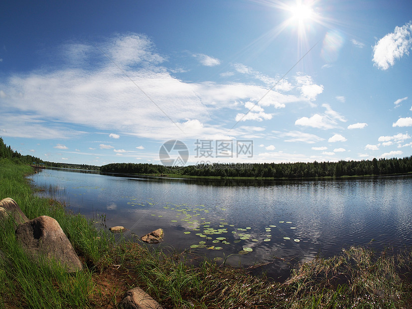 河滨场景风景农村远景英语园林森林房子花园树木图片