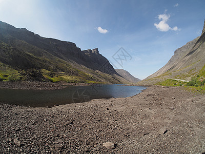 山中湖边阴霾石头岩石地块旅游科拉大合唱阴影风景灌木图片