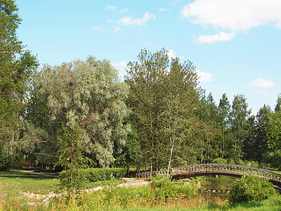 河上游的桥金属石头旅游天气桦木季节太阳公园海浪城市图片