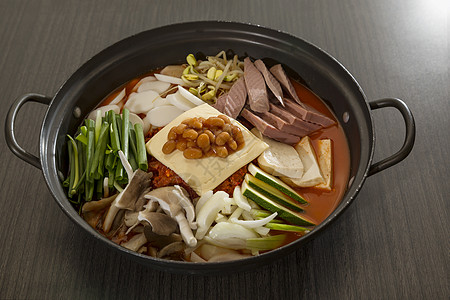 韩语食品炒锅烹饪猪肉热狗海鲜服务辣椒蔬菜食物牛肉图片