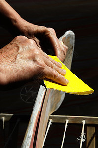 还原旧滑板抛光工艺工人木工框架维修木头甲板木匠工具图片