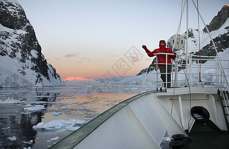 午夜太阳  拉迈尔海峡  南极洲旅游冰山游客海洋破冰频道冷冻旅行半岛风景背景图片