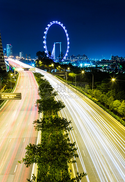 新加坡市夜间传单景观摩天大楼天际城市天空轨迹摩天轮车轮红绿灯图片