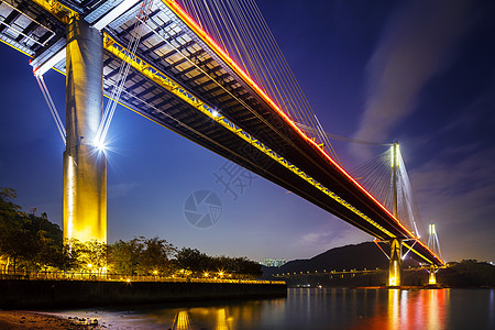 夜里香港的廷九桥悬吊桥通道街道天际地标海洋爬坡运输图片