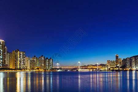 夜间在香港的住宅楼景观青衣城市民众市中心天际海岸公寓海景建筑图片