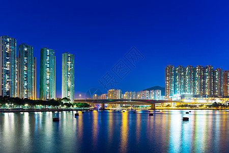 香港住宅区晚上夜里在香港民众建筑居所住房住宅房屋市中心天际海景青衣图片