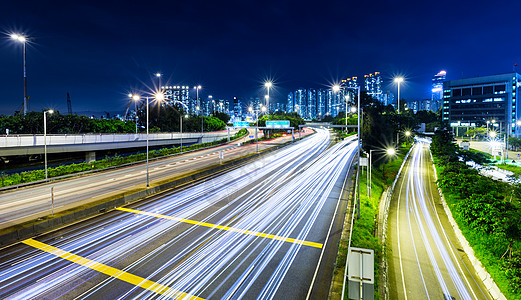 高速公路上的交通路线城市景观通道灯杆轨迹红绿灯建筑视角灯光图片