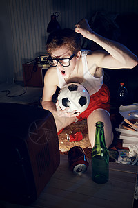 可惜无效！拉什福德推空门打进一球，但助攻的费尔明越位在先被吹