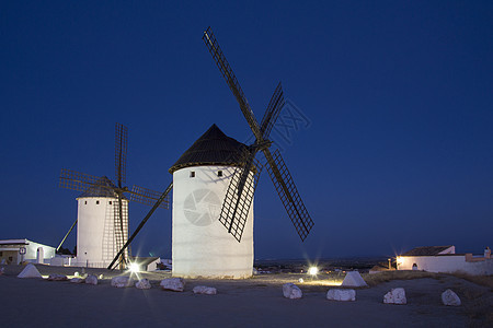 拉曼查风车西班牙观光旅游风力地标旅行光灯图片