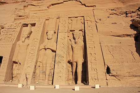 Nefertari庙 Abu Simbel Nupia建筑象形地标文字国王石棺法老建筑学岩石废墟图片