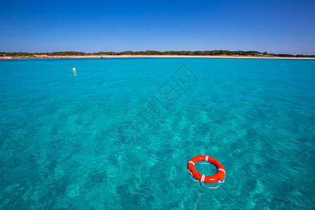 带有圆浮标的白板支撑海岸线海滩海岸海洋救生圈旅游天空假期旅行图片