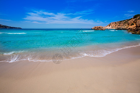 巴利阿里群岛Ibiza海滩的Cala Tarida波浪悬崖天堂蓝色海洋海岸晴天小岛旅行太阳图片