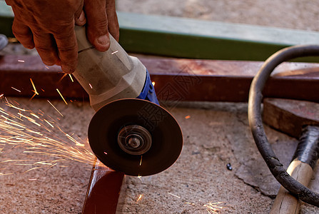 手研磨机看到钢铁工厂工作磁盘磨床技术制造业安全钻石车轮研磨图片