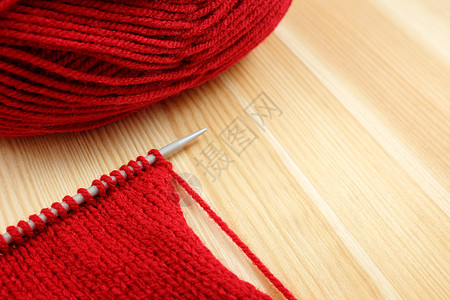 用红羊毛编织针头的缝针图片