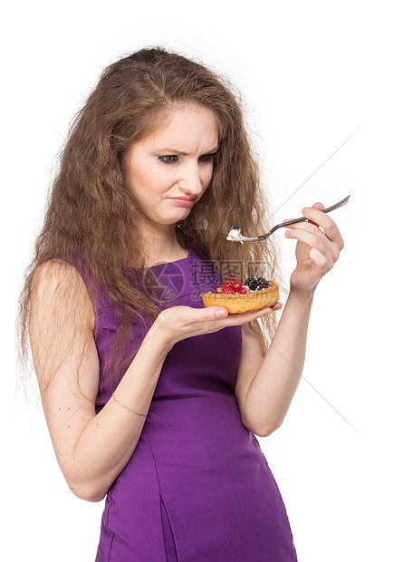 女人享受蛋糕甜点糕点食物浆果情绪早餐垃圾黑发美丽商业图片