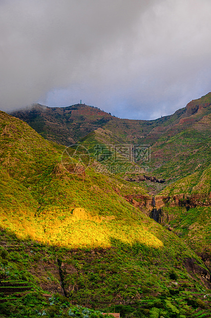 C区Masca村附近Tenerife西北山区日落房子火山建筑学阳光村庄全景岩石海洋建筑棕榈图片