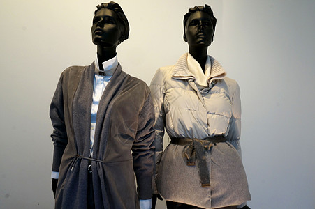 人造图女性展示模型裙子人体购物中心衣服橱窗纺织品精品背景图片