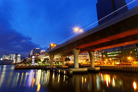 市区市中心之夜戏剧性运动蓝色景观隧道旅行场景建筑驾驶商业图片