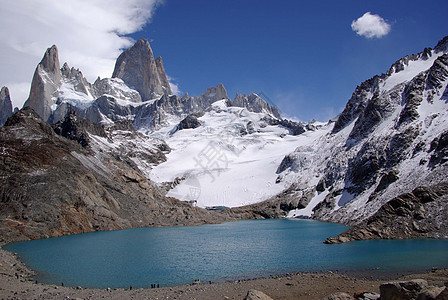 阿根廷菲茨罗伊山风景岩石石头荒野顶峰地质学冰川池塘登山波峰图片