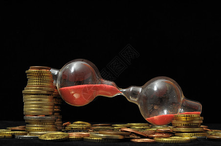 商业时间概念金钱现金硬币滴漏玻璃货币储蓄流动银行金融图片