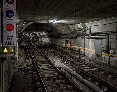 地下隧道过境运输旅行通勤速度工业建筑学管道车站电缆图片