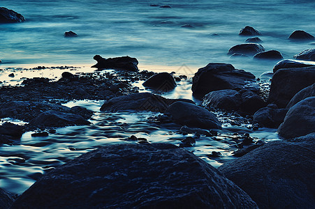 蓝宝石环境旅行巨石海洋全景日出支撑蓝色波纹海滩图片