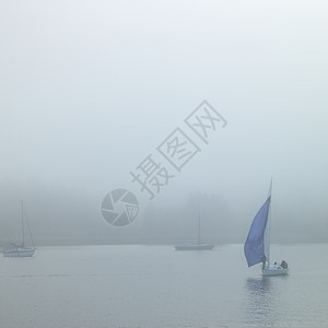 福吉白日船舶暴雨大堤海滨薄雾状况运输支撑海洋海岸图片