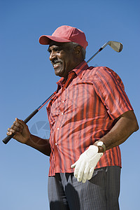 快乐的非洲裔美国高尔夫俱乐部 在蓝天对抗高尔夫俱乐部图片