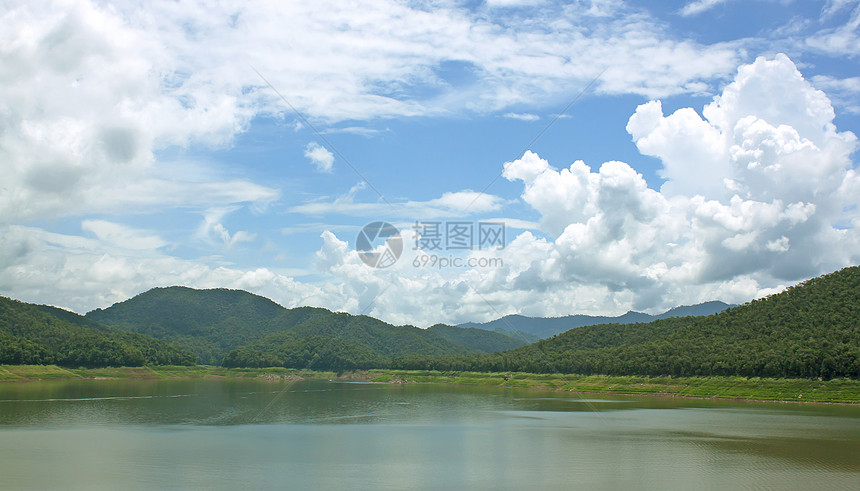 山地景色天然森林障碍植物发电机活力建筑学水库力量山脉地标车站图片