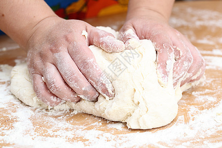 给钱酵母柜台食物面包师面包谷物小麦女性桌子用餐图片