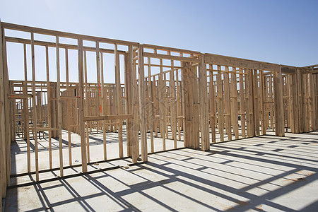 建筑工地木制房屋框架背景图片