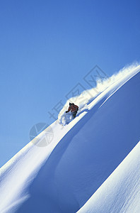 滑雪下山坡图片
