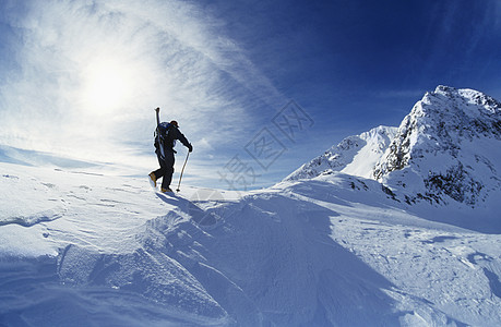 滑雪徒步登山高峰首脑顶峰运动滑雪板冒险远足远足者巅峰成人毅力背景图片