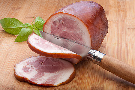 猪爪木头木材绿色木板猪肉熏制美味食物图片