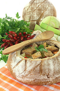 面包汤盘子风格乡村胡椒绿色褐色起动机萝卜韭菜红色图片